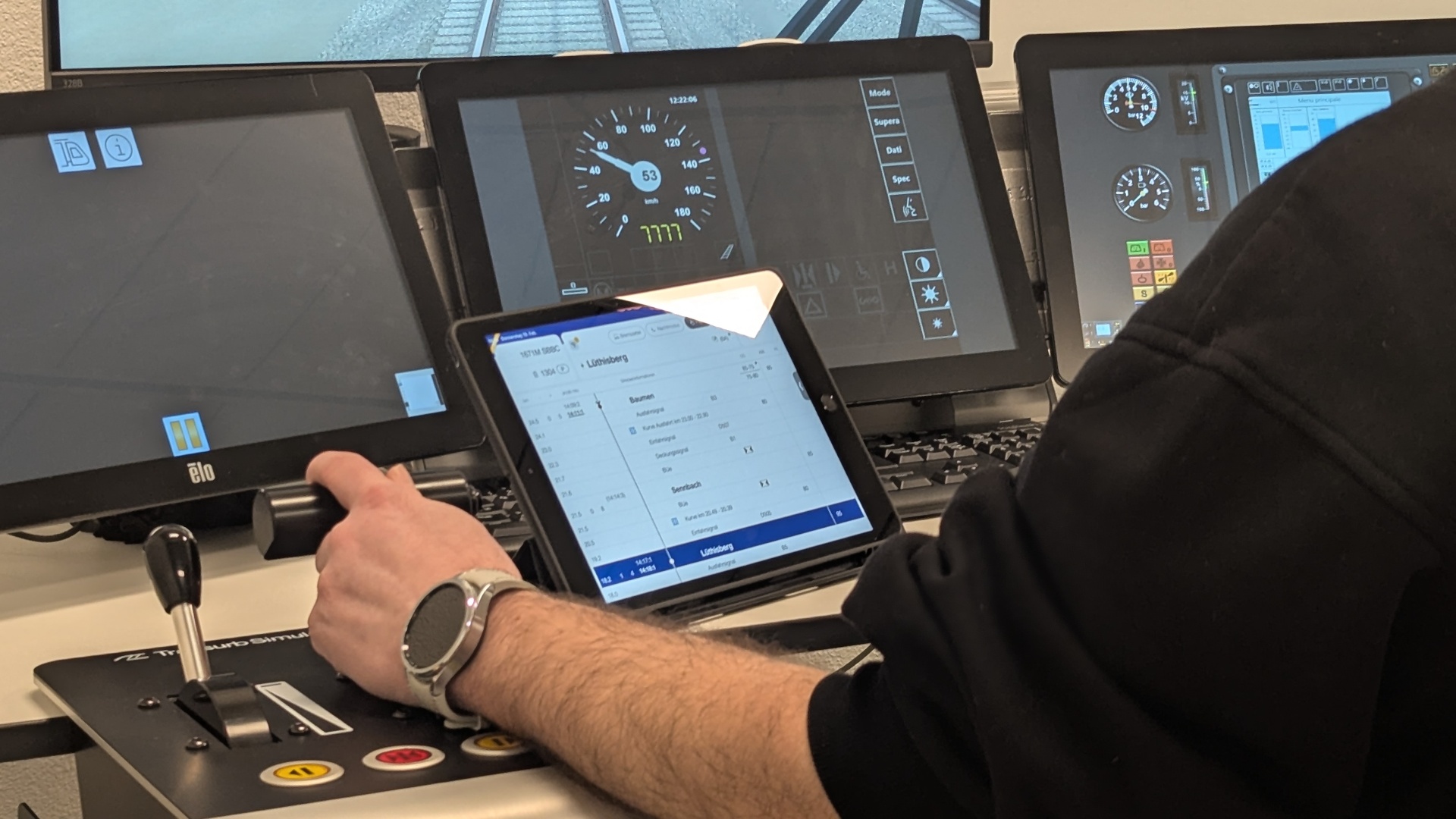 Close-up of a driver's hand on the throttle next to the DAS iPad.